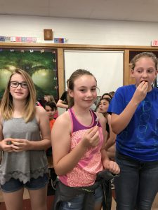 Elementary students try kumquats at Try It Tuesday