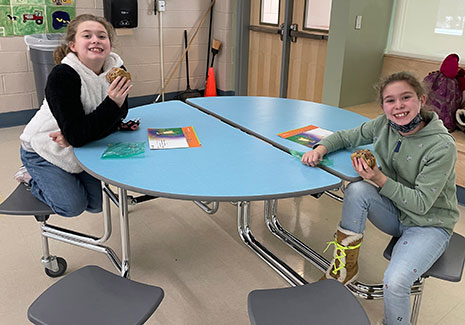 students eating ice cream