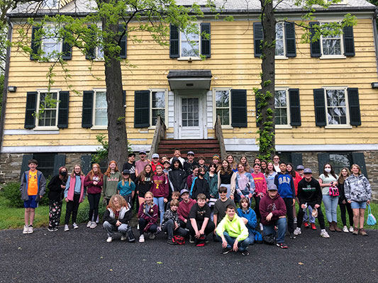 Group of students outside Cherry Hill mansion